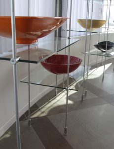 קיט ל-4 מדפי זכוכית תיקרה-ריצפה